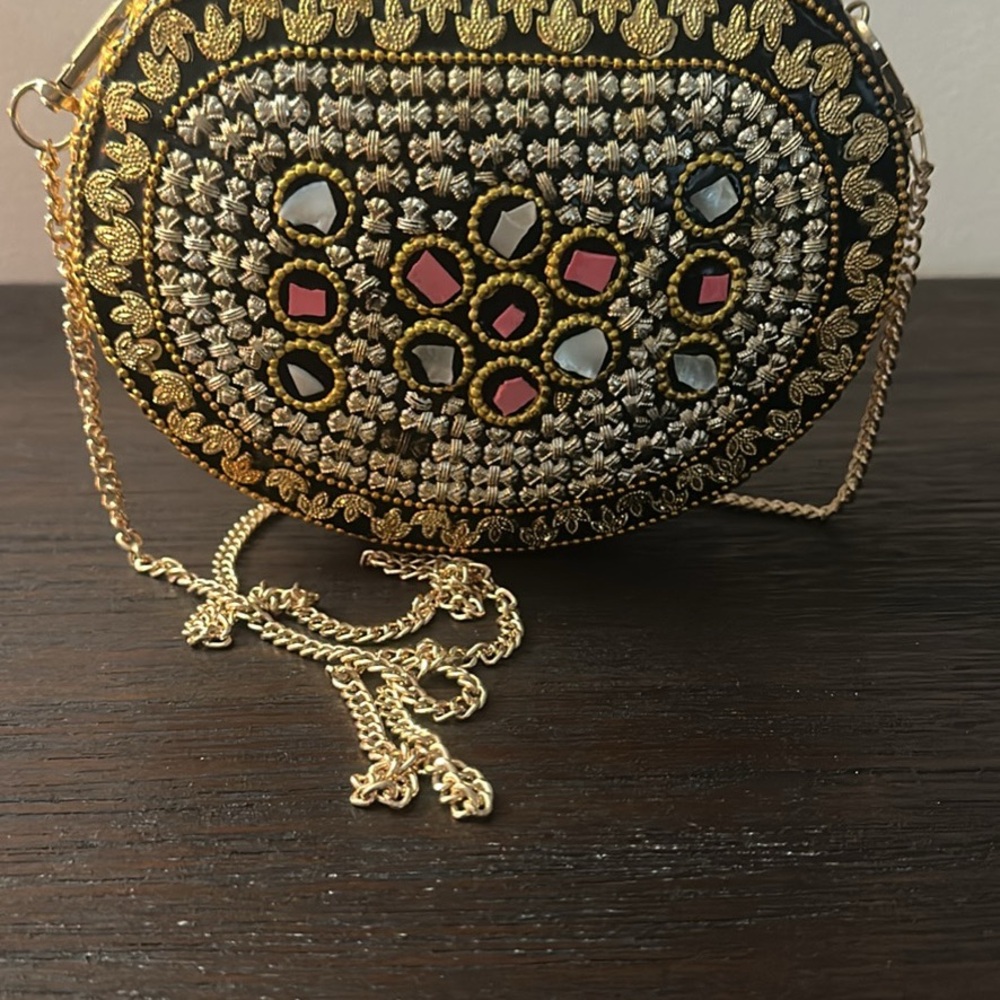 Ramla Handmade Moroccan Pink and Gold Clutch - Picture 3 of 5